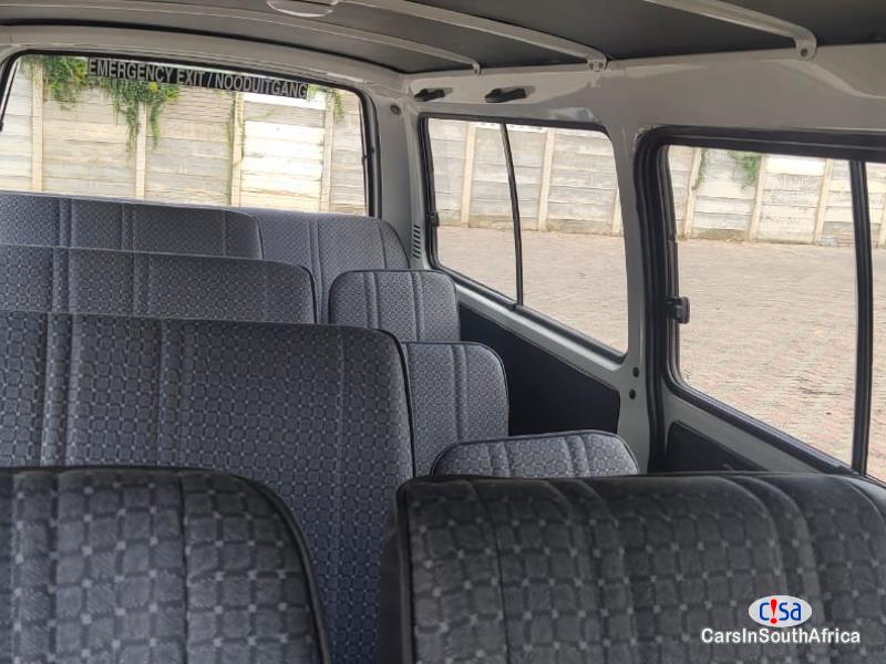 Toyota HiAce 22 Manual 2007 - image 4