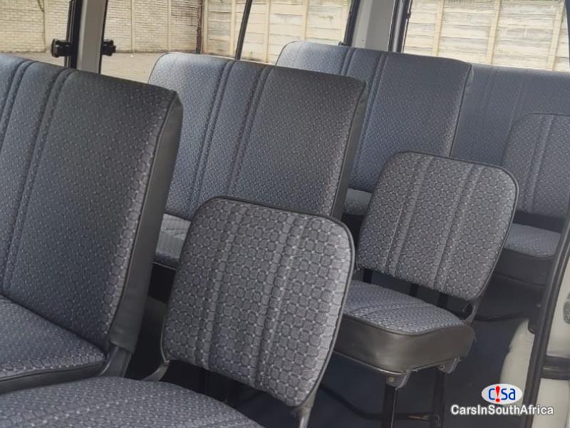 Toyota HiAce 22 Manual 2007 - image 5