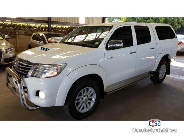 Toyota Hilux Automatic 2011 - image 2