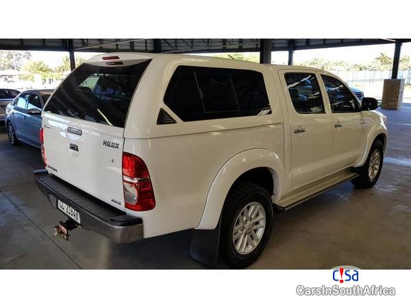 Toyota Hilux Automatic 2011 - image 3