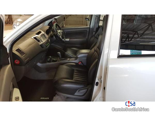 Toyota Hilux Automatic 2011 - image 5