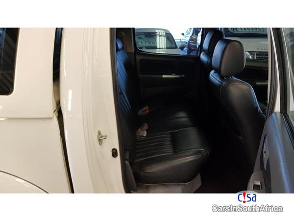 Toyota Hilux Automatic 2011 - image 6