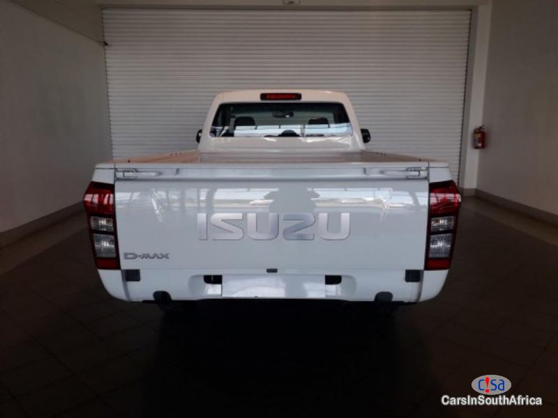 Isuzu KB250 2.5C TD Manual 2019 - image 5