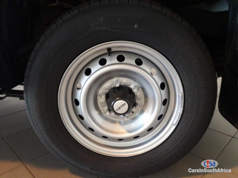 Isuzu KB250 2.5C TD Manual 2019 - image 9