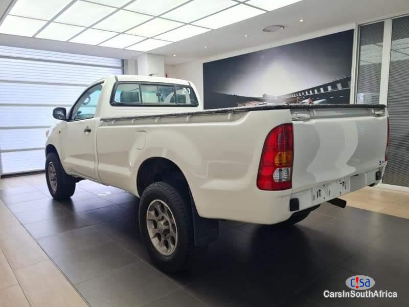 Toyota Hilux 2.5D-4D Manual 2015 - image 3