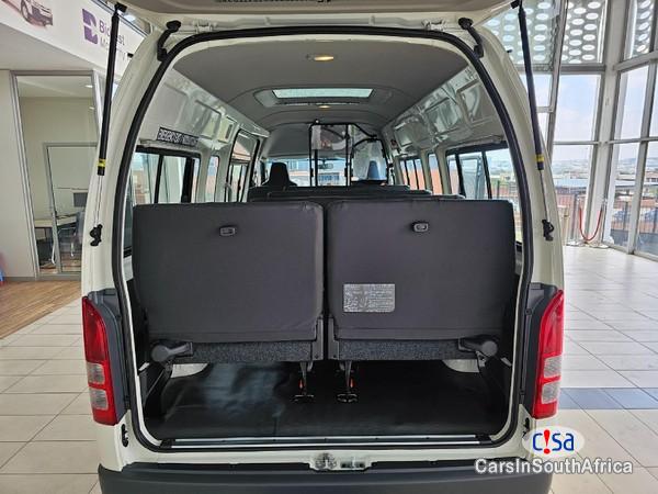 Toyota Quantum 2.5 D-4D Sesfikile Call 081 494 5928 Delivery Nationwide Manual 2020 - image 4