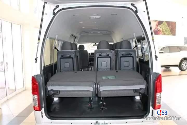 Toyota Quantum 2.5 Manual 2018 - image 3