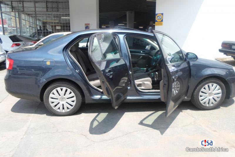 Volkswagen Jetta 1.4 Manual 2010 - image 4