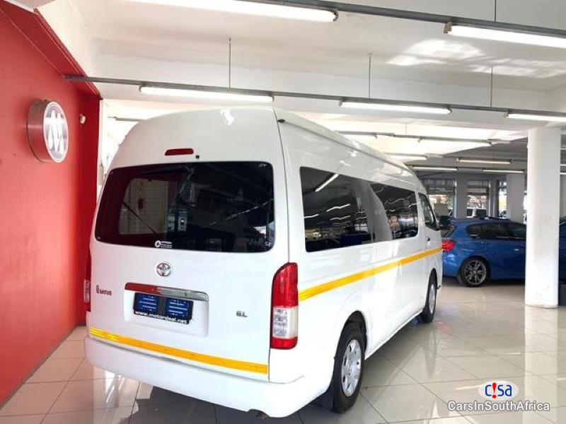 Toyota Quantum 2.5 Manual 2014 - image 2