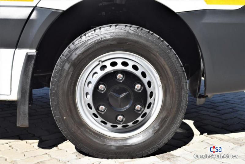 Mercedes Benz 5.2 Manual 2018 - image 9