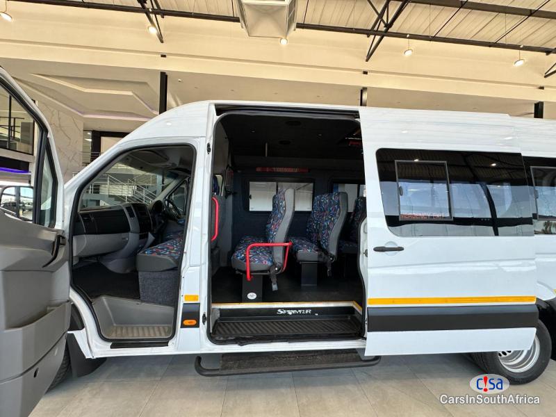 Mercedes Benz 2.0 Manual 2018 - image 11