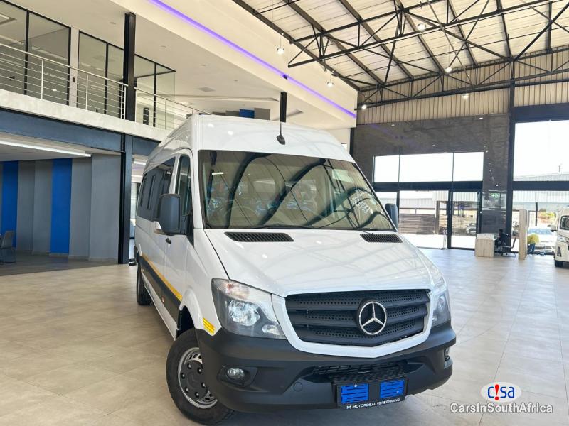 Mercedes Benz 2.0 Manual 2018 - image 5