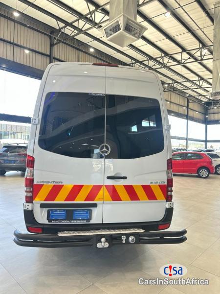 Mercedes Benz 2.0 Manual 2018 - image 7