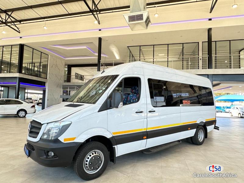 Mercedes Benz 2.0 Manual 2018 - image 9