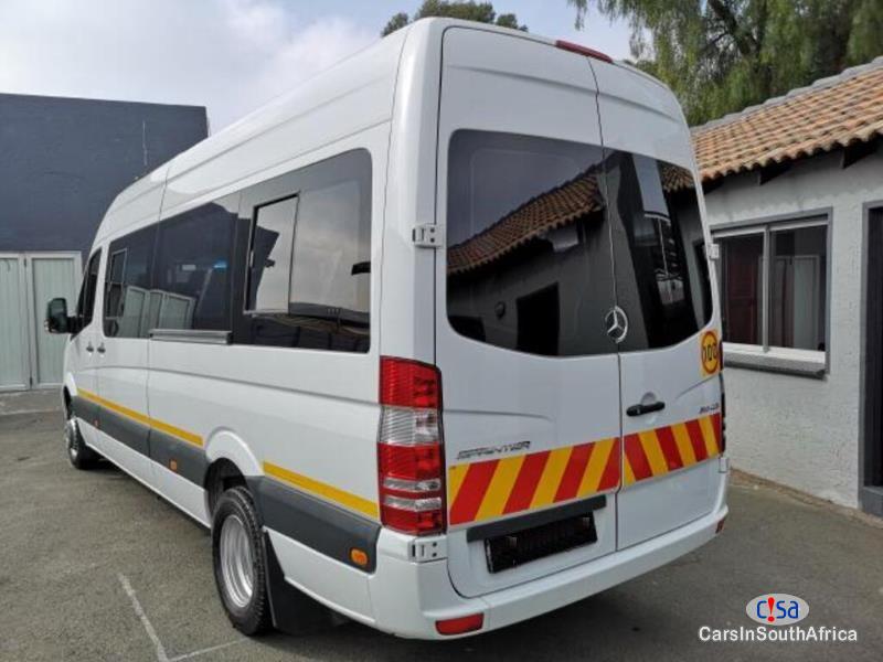 Mercedes Benz 2.0 Manual 2019 - image 4