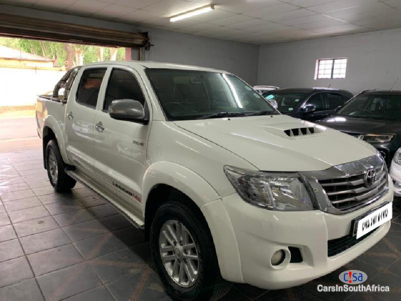Toyota Hilux 3.0 D4D 4X4 AUTO 067 251 5460 Automatic 2014 - image 2