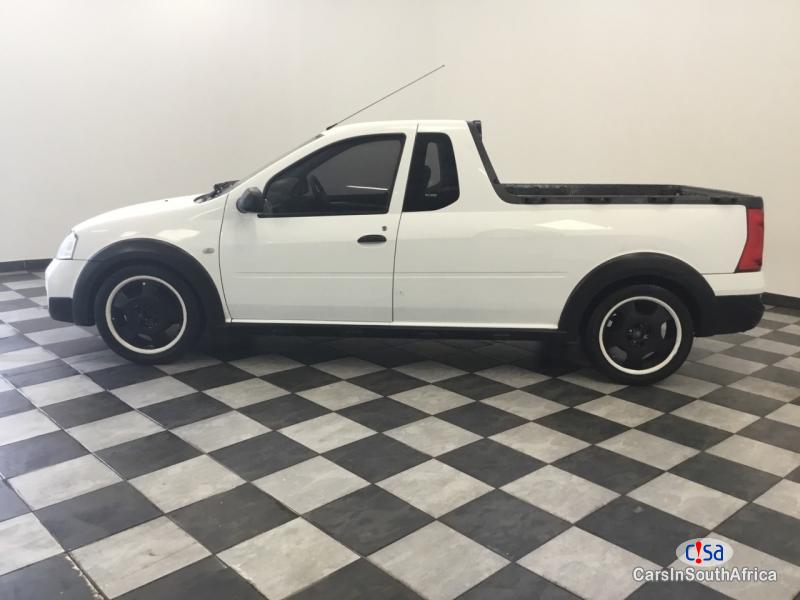 Nissan NP200 Manual 2010 - image 4