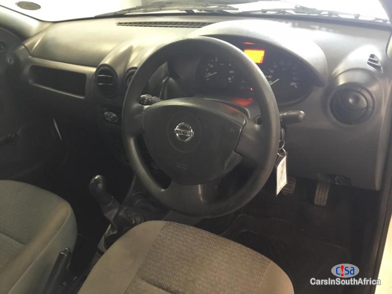 Nissan NP200 Manual 2010 - image 5