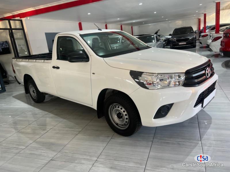Toyota Hilux 2.4GD6..0679505805 Manual 2017 - image 3