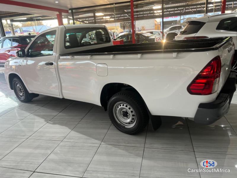 Toyota Hilux 2.4GD6..0679505805 Manual 2017 - image 4