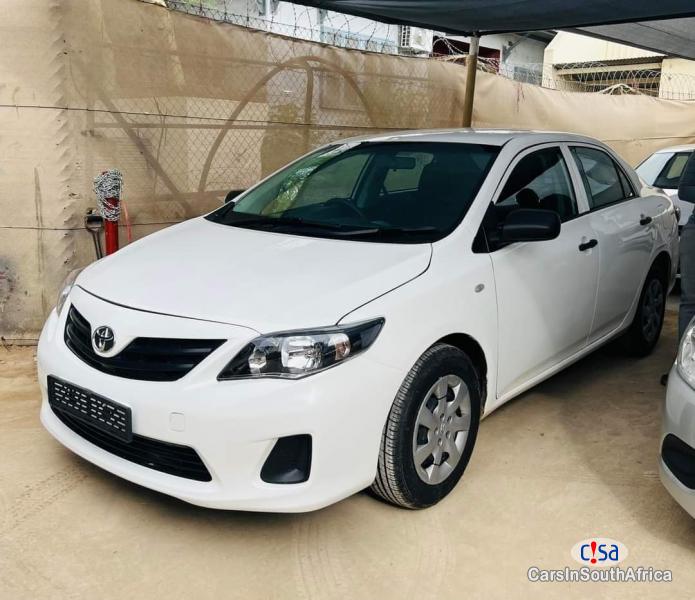 Toyota Corolla 1.6 Quest Manual 2017 - image 3