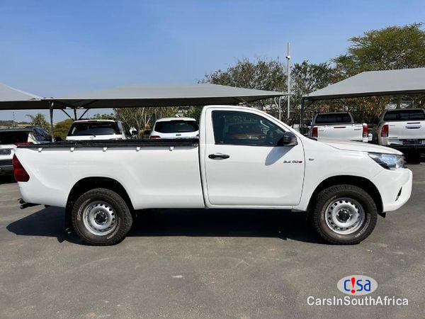 Toyota Hilux 2.4GD-6 Manual 2017 - image 3