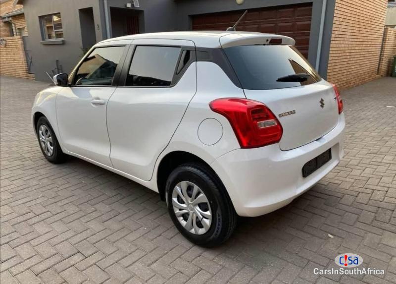 Suzuki Swift 1.0 GL Automatic 2022