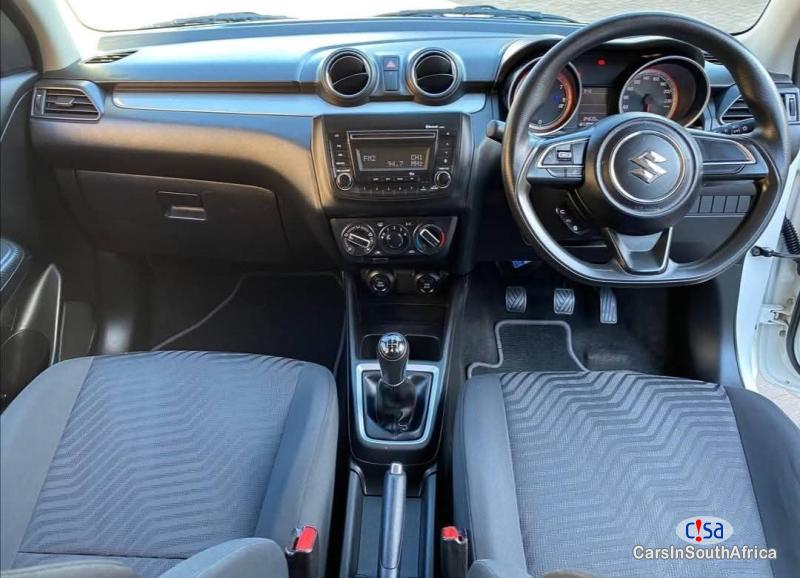 Suzuki Swift 1.0 GL Automatic 2022 - image 3
