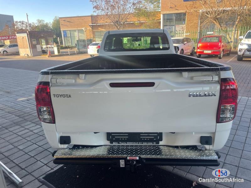 Toyota Hilux 2.5 Manual 2023 - image 2