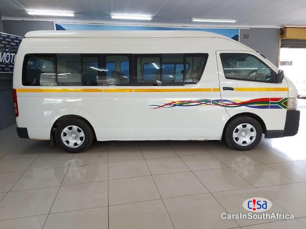 Toyota Quantum 2.5 D-4D SES&acute;FIKILE 16Seats Manual 2019 - image 3