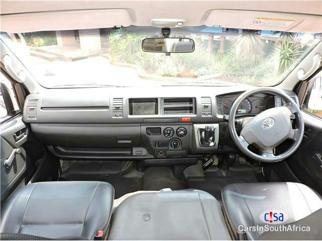Toyota Quantum 2.5 Manual 2017 - image 3