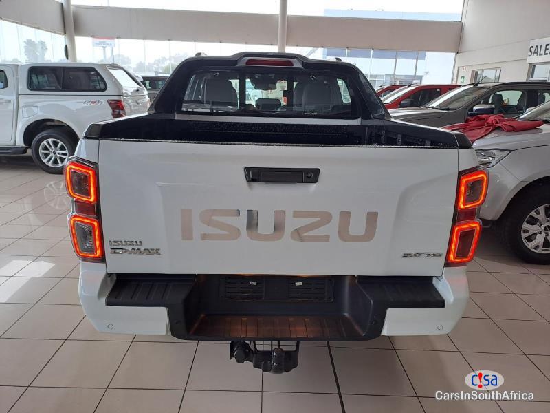 Isuzu D-Max 3.0 V-Cross Automatic 2023 - image 4