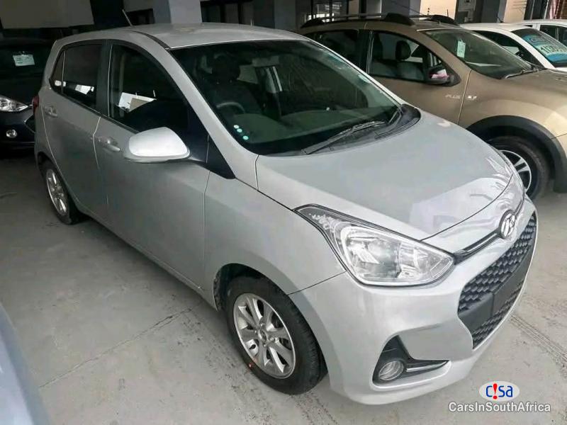 Hyundai i10 1.25 Fluid Automatic 2019 - image 2