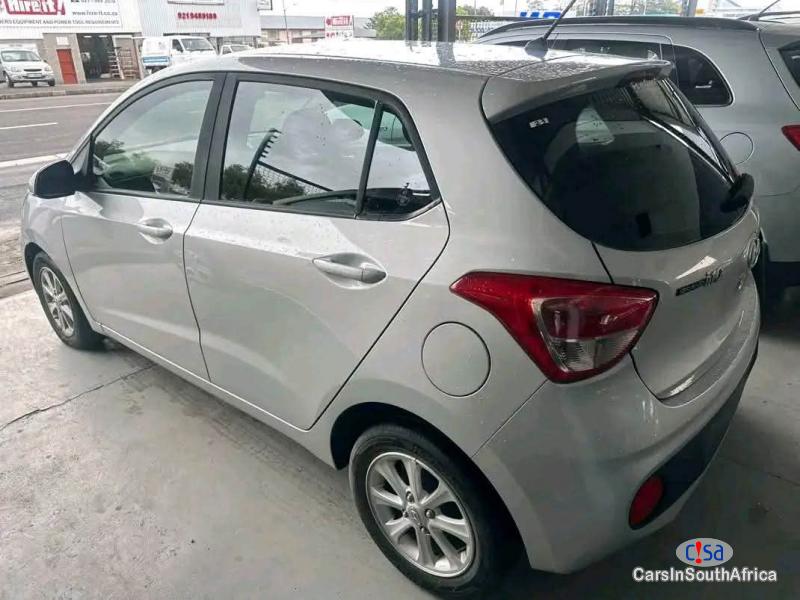 Hyundai i10 1.25 Fluid Automatic 2019 - image 3