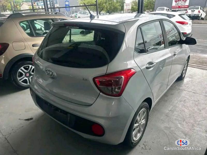 Hyundai i10 1.25 Fluid Automatic 2019 - image 4