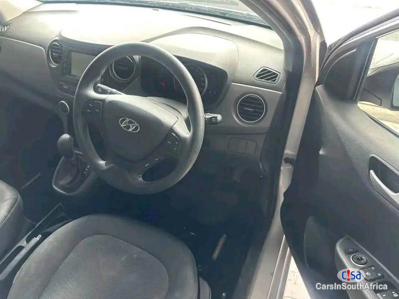 Hyundai i10 1.25 Fluid Automatic 2019 - image 6