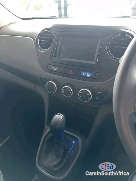 Hyundai i10 1.25 Fluid Automatic 2019 - image 7