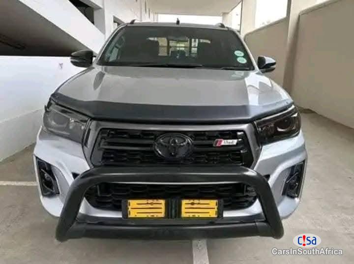 Toyota Hilux Manual 2017 - image 3