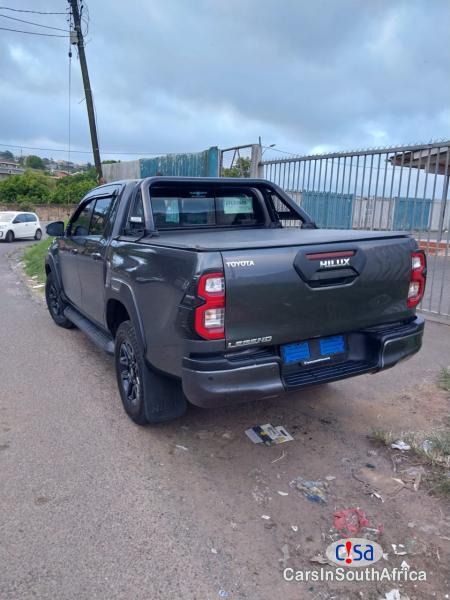Toyota Hilux Automatic 2018 - image 2