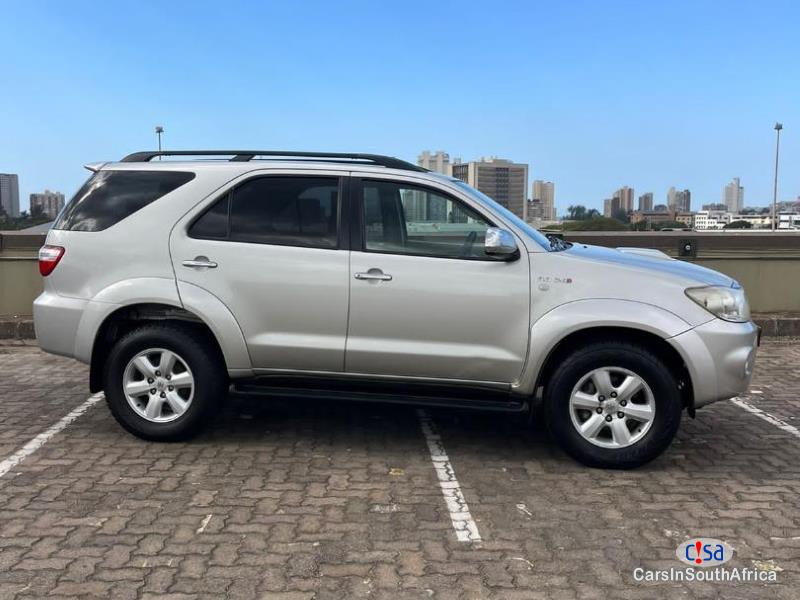 Toyota Fortuner 3.0 Manual 2010 - image 2