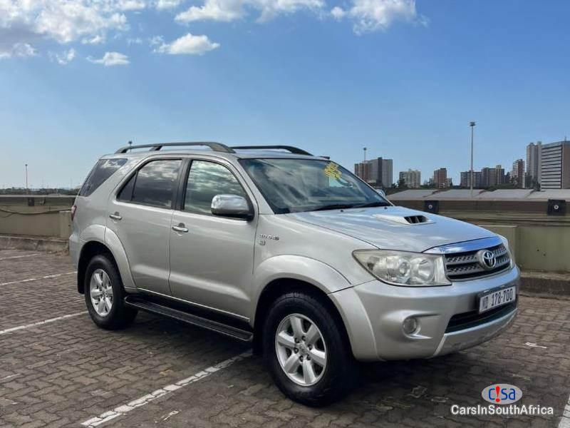 Toyota Fortuner 3.0 Manual 2010 - image 3