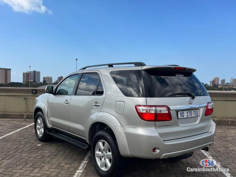 Toyota Fortuner 3.0 Manual 2010 - image 4