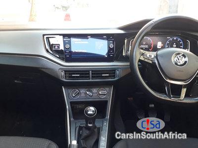 Volkswagen Polo 1.0 TSi Highline 85kw Manual 2018 - image 9