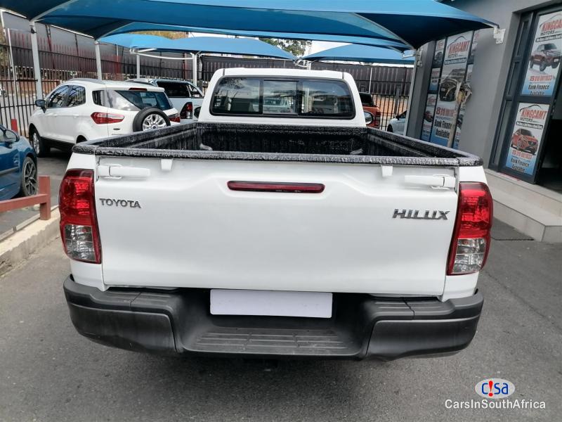 Toyota Hilux Manual 2019 - image 3