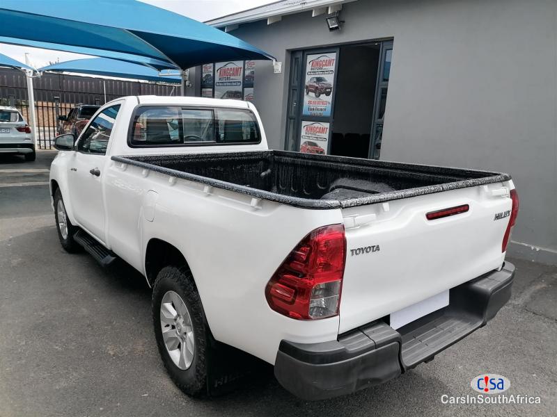 Toyota Hilux Manual 2019 - image 4