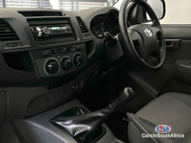 Toyota Hilux Manual 2019 - image 6