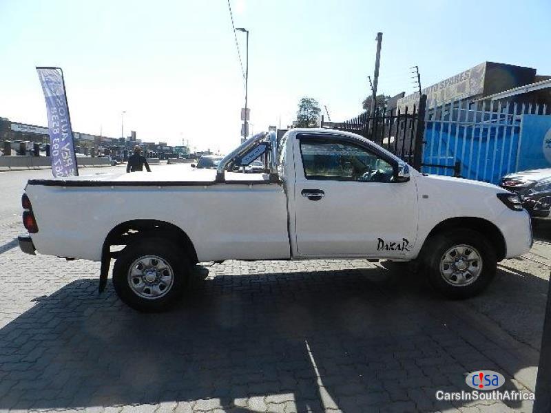 Pictures of Toyota Hilux 2.5 Manual 2015