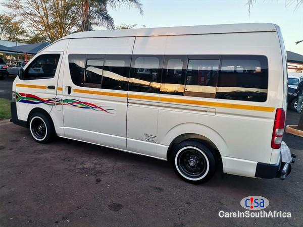 Toyota Quantum 2.5D-4D Sesifikile 16 Seater {+27 685845776 Manual 2018 - image 3