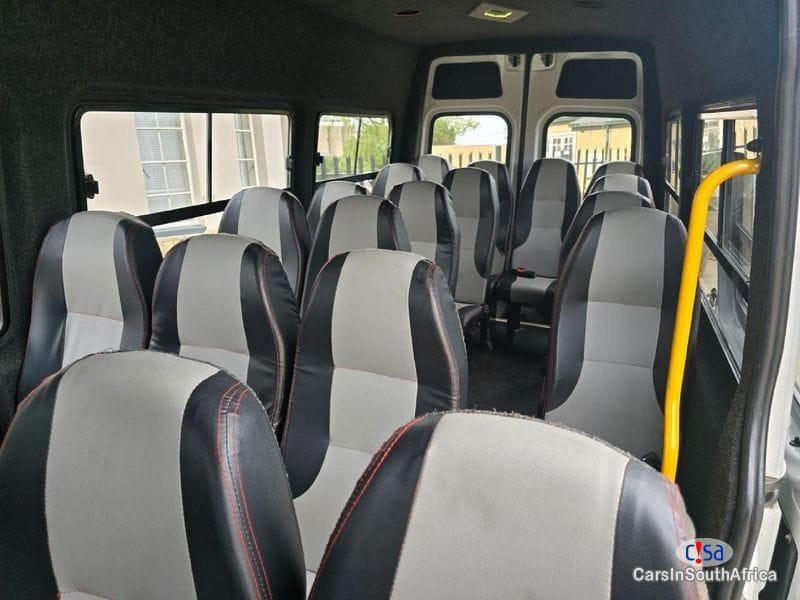 Mercedes Benz 4.0 Manual 2015 - image 2