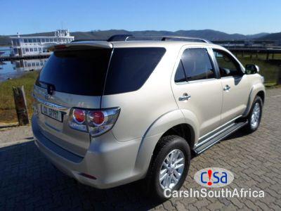 Toyota Fortuner 4.0 Automatic 2010 - image 2